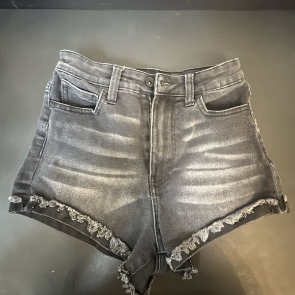 Kendall & Kylie Pants - Kendall & Kylie Juniors Size 3 /26 Black the Drifter High Rise Shorts